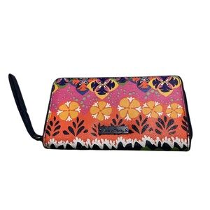 Vera Bradley colorful clutch with zip closure